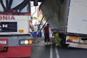 LKW blieb unter Bruecke haengen Koeln Ehrenfeld Innere Kanalstr Hornstr P119